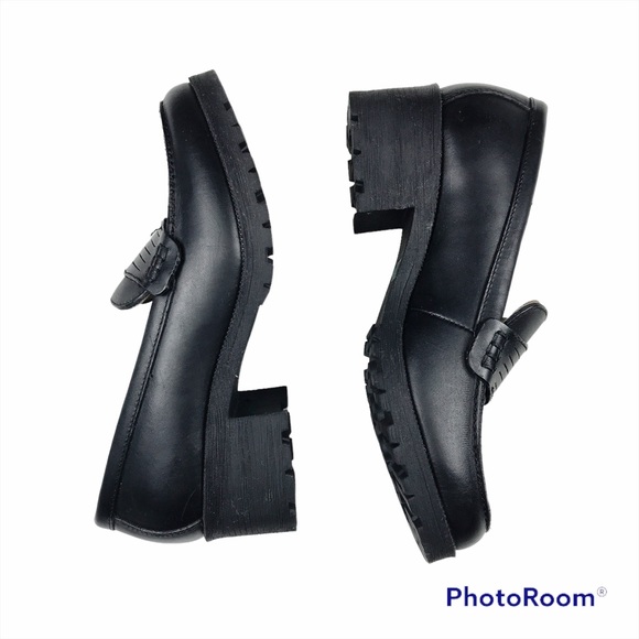 Eastland Newbury Black Leather Heeled Loafer - Picture 6 of 13